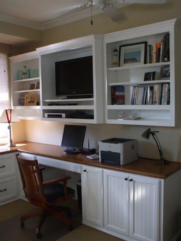 built in home office furniture and desks (46)