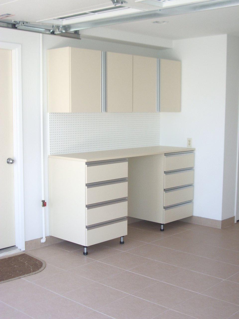 Rubbermaid Garage Cabinets & Storage Systems at