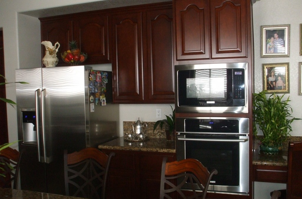 Get the best price on kitchen cabinet refacing